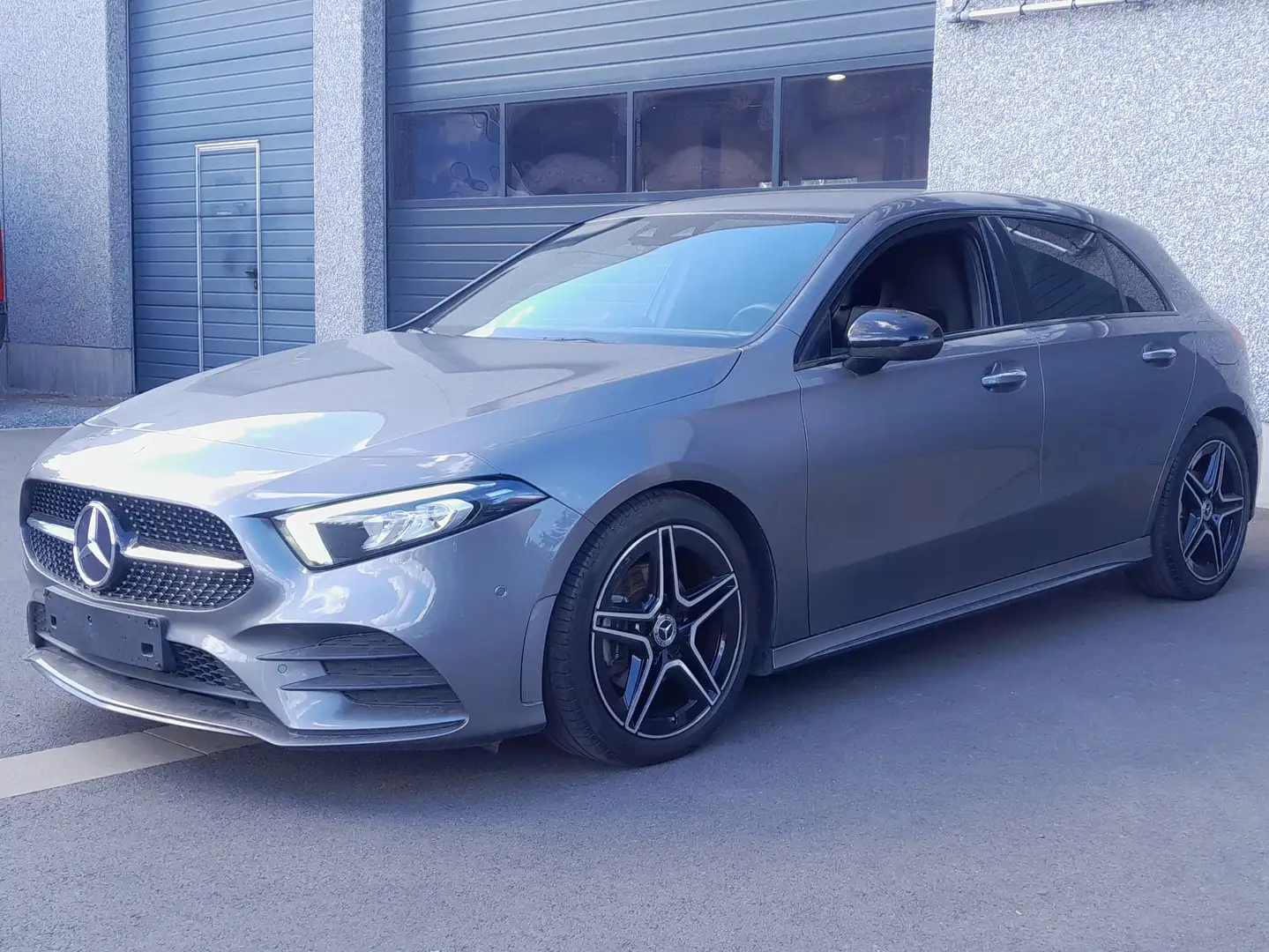 Mercedes-Benz A 180 A 180 AMG Line Grijs - 1