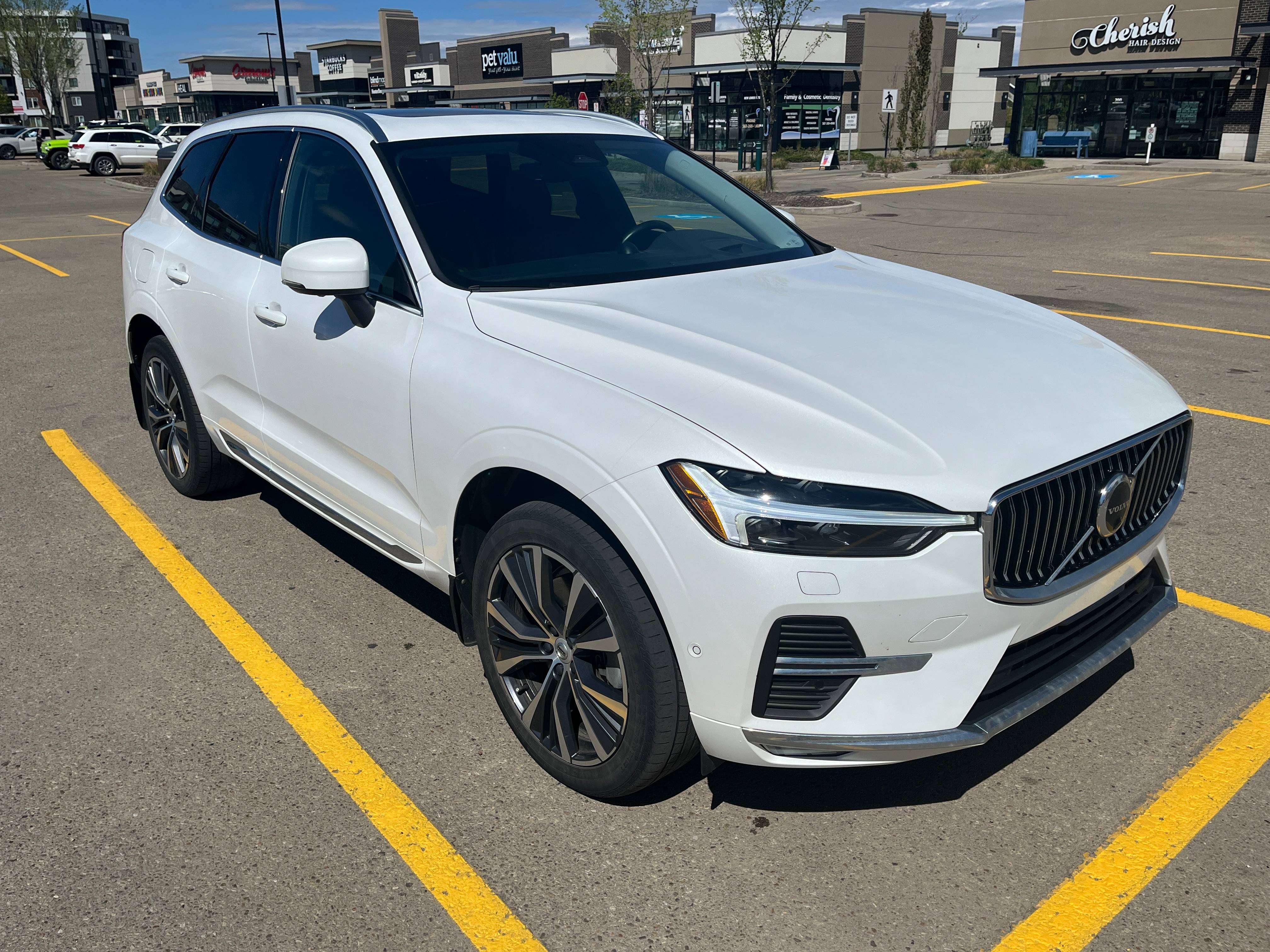 2022 Volvo XC60 Inscription B6 Hybrid Not plugin -Private - NO GST alt 4