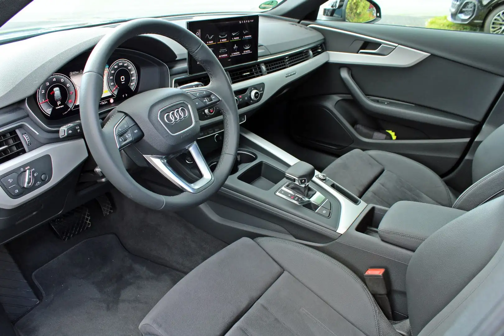 Audi A4 Avant 45TFSI qu BLACK S LINE PANO AHK VC Noir - 2