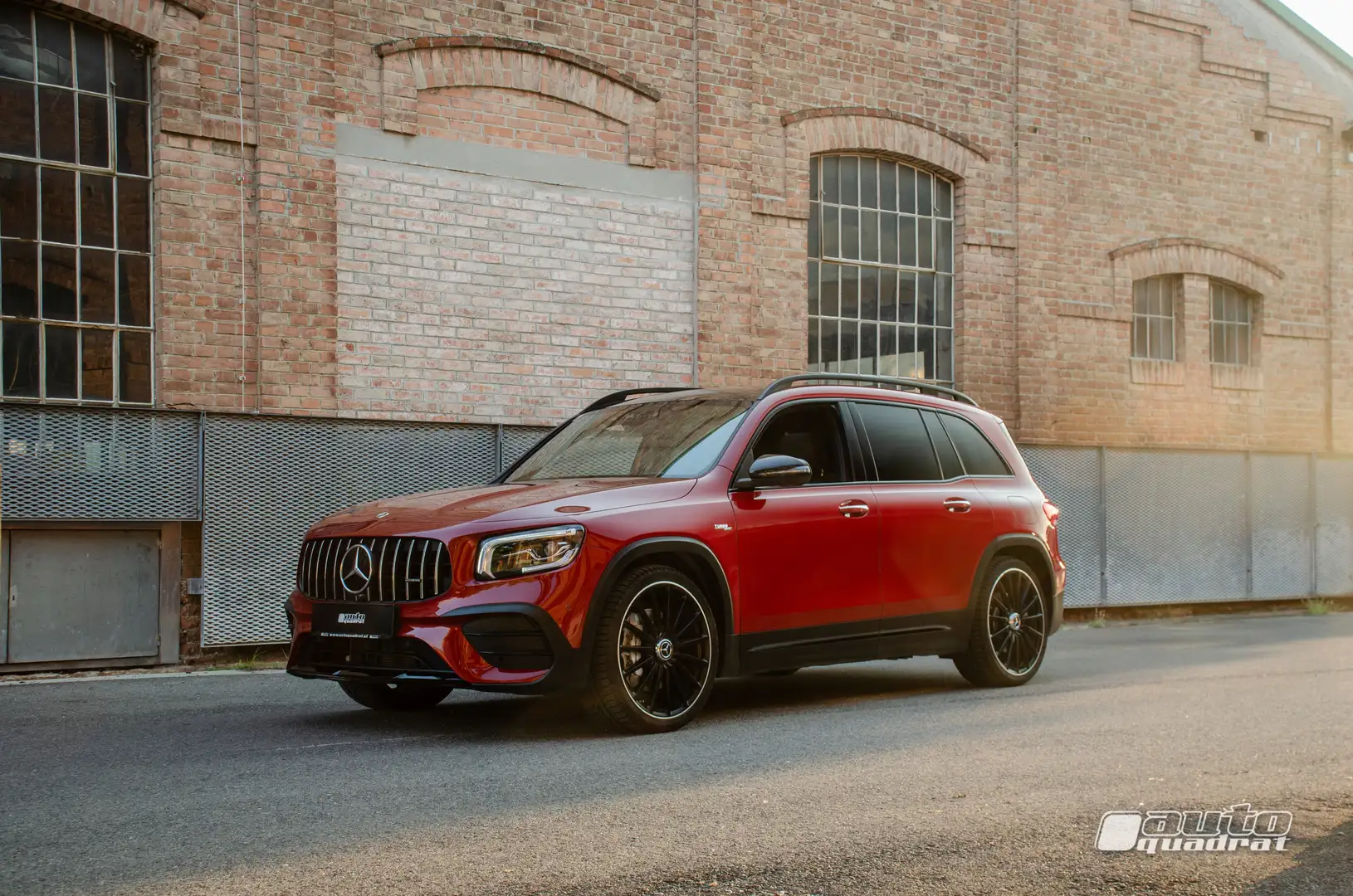 Mercedes-Benz GLB 35 AMG 4matic mit nur 12tkm in Patagonienrot Rojo - 2
