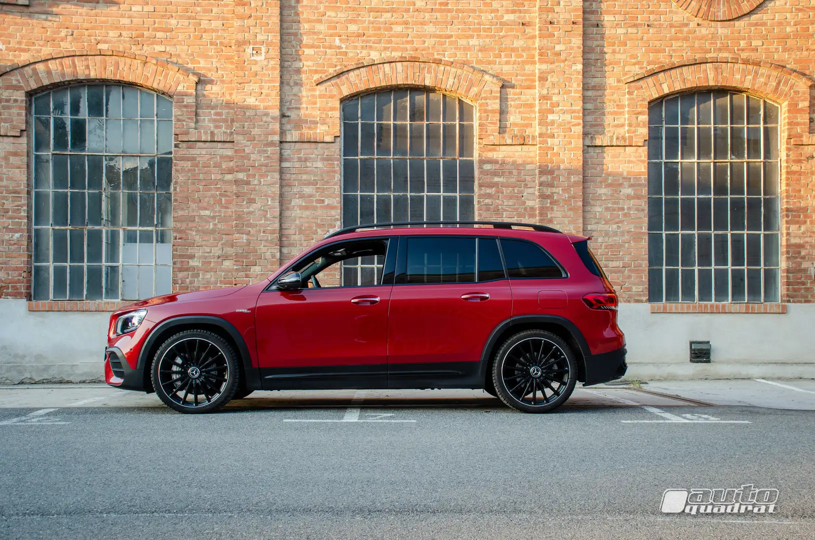 Mercedes-Benz GLB 35 AMG 4matic mit nur 12tkm in Patagonienrot Rojo - 1