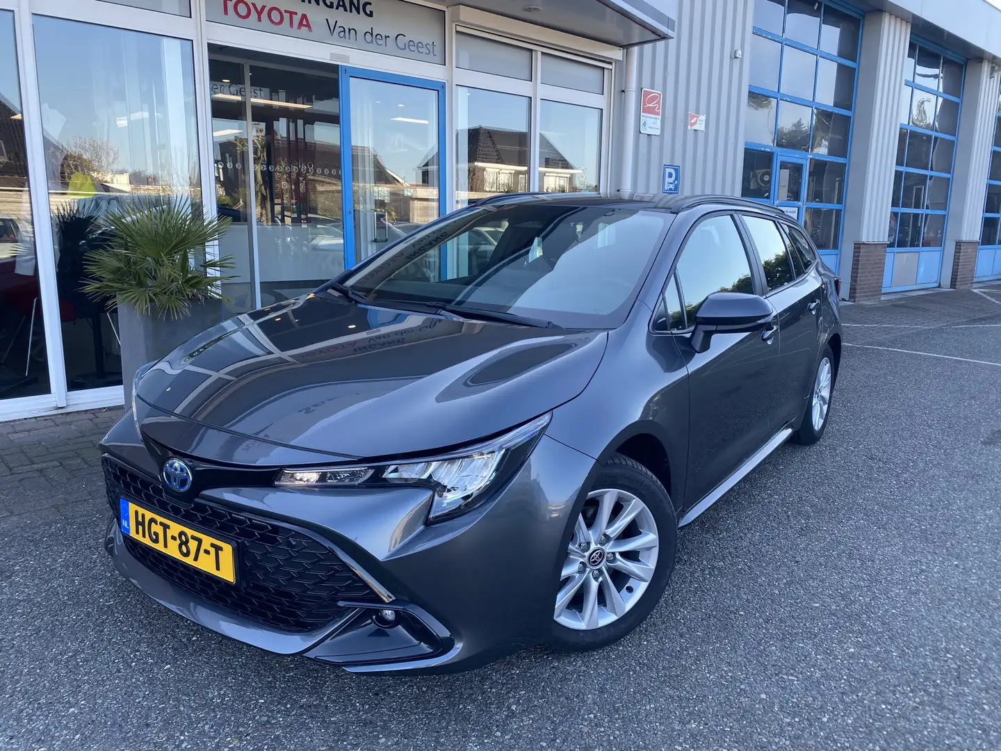 Toyota Corolla Touring Sports Hybrid 140 Business Grijs - 2