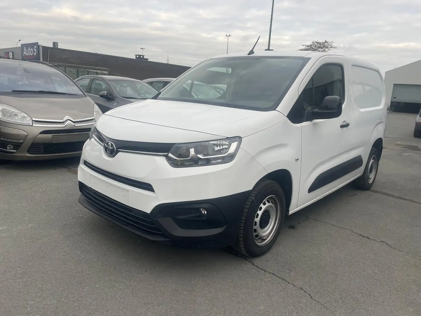 Toyota Proace City MEDIUM 1.2L 110 VVT-I BVM6 DYNAMIC Blanc - 1