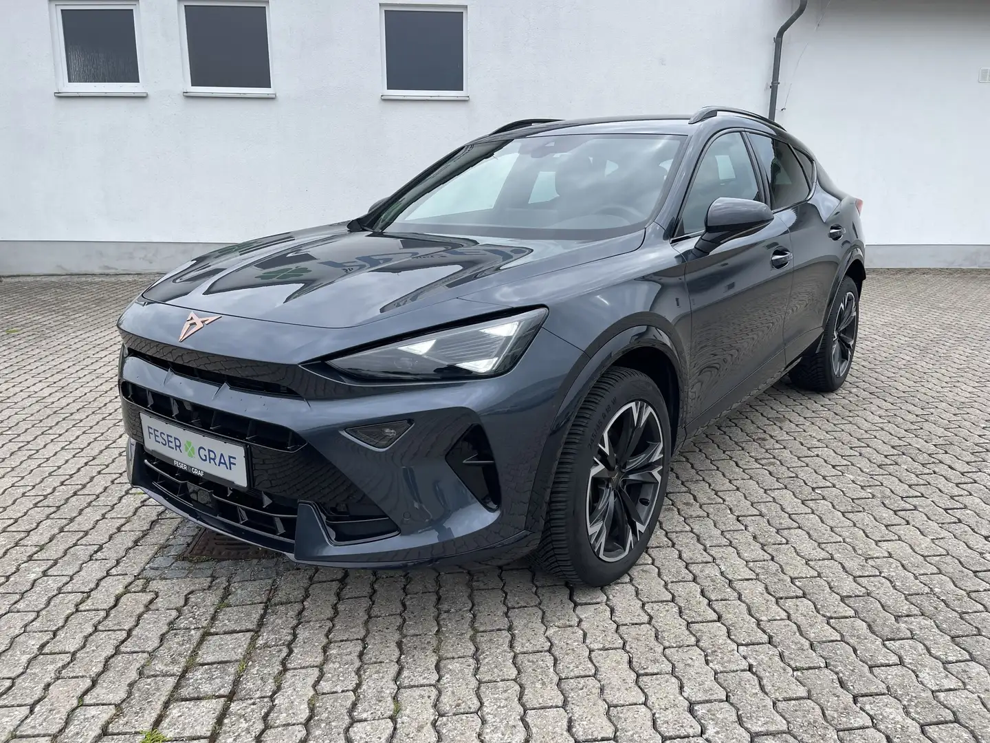 CUPRA Formentor 1.5 eTSI DSG eHECK KAM NAVI SHZ Grau - 2