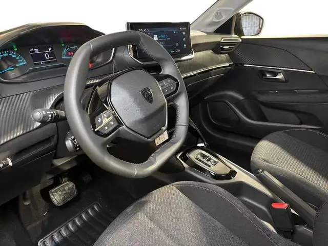Peugeot 208 view 11