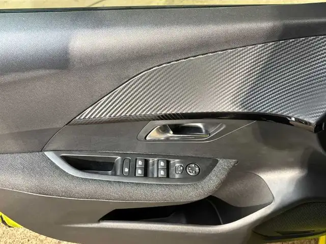 Peugeot 208 view 10