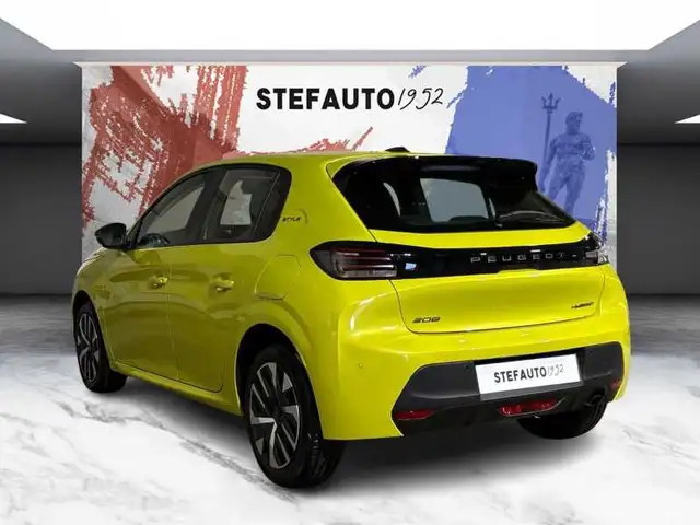 Peugeot 208 view 5