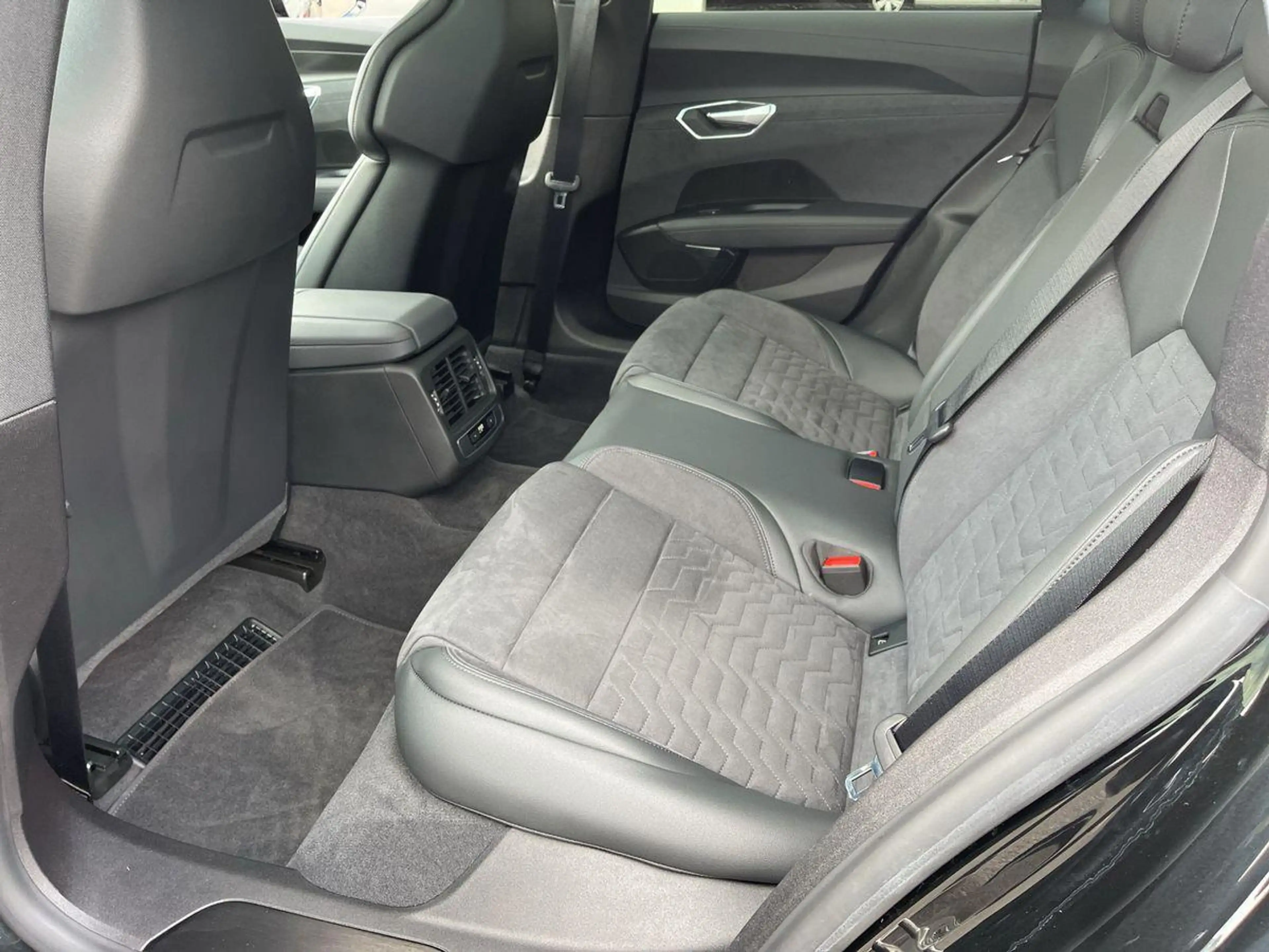 Audi e-tron GT quattro HUD MATRIX B&O PANORAMA ACC — photo 11