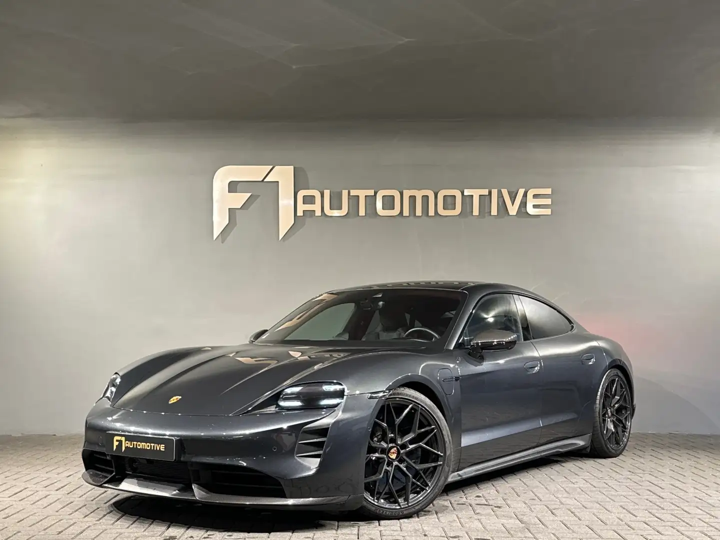 Porsche Taycan Turbo S 93 kWh Ceramic|Pano|Burmester|Carbon Grijs - 1