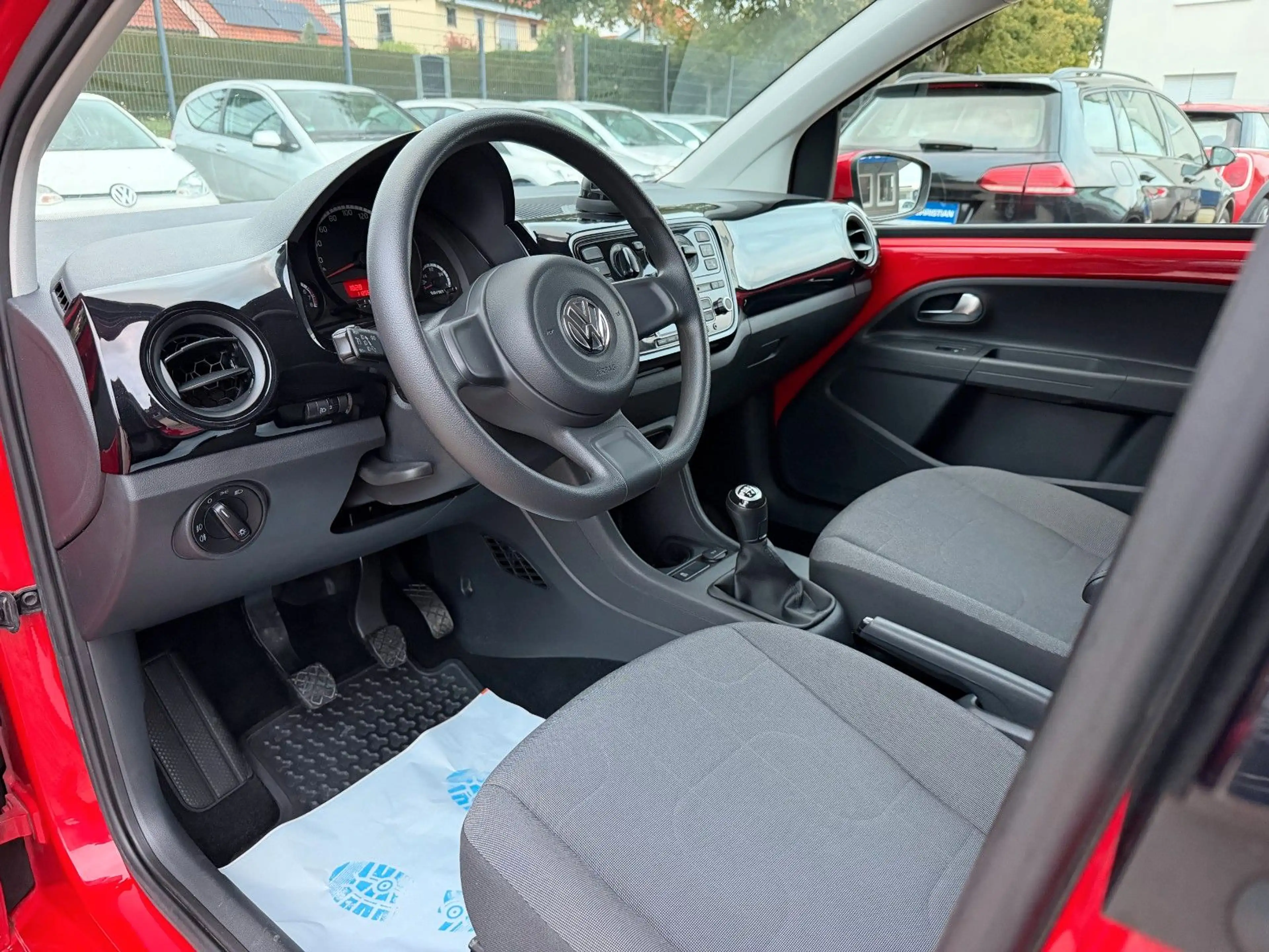 Volkswagen up! move Klimaanlage Sitzheizung Tempomat PDC — photo 23