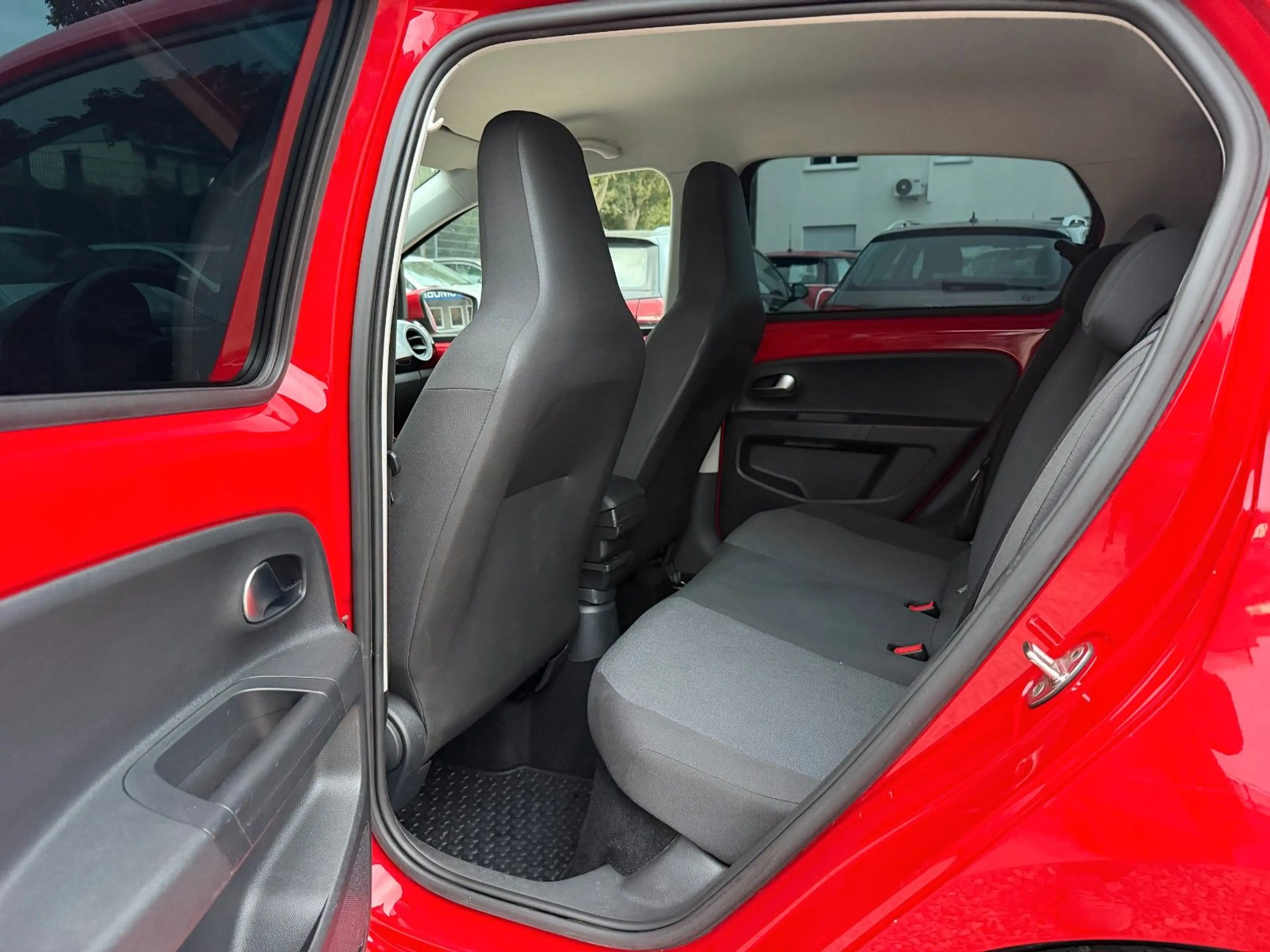 Volkswagen up! move Klimaanlage Sitzheizung Tempomat PDC — photo 18