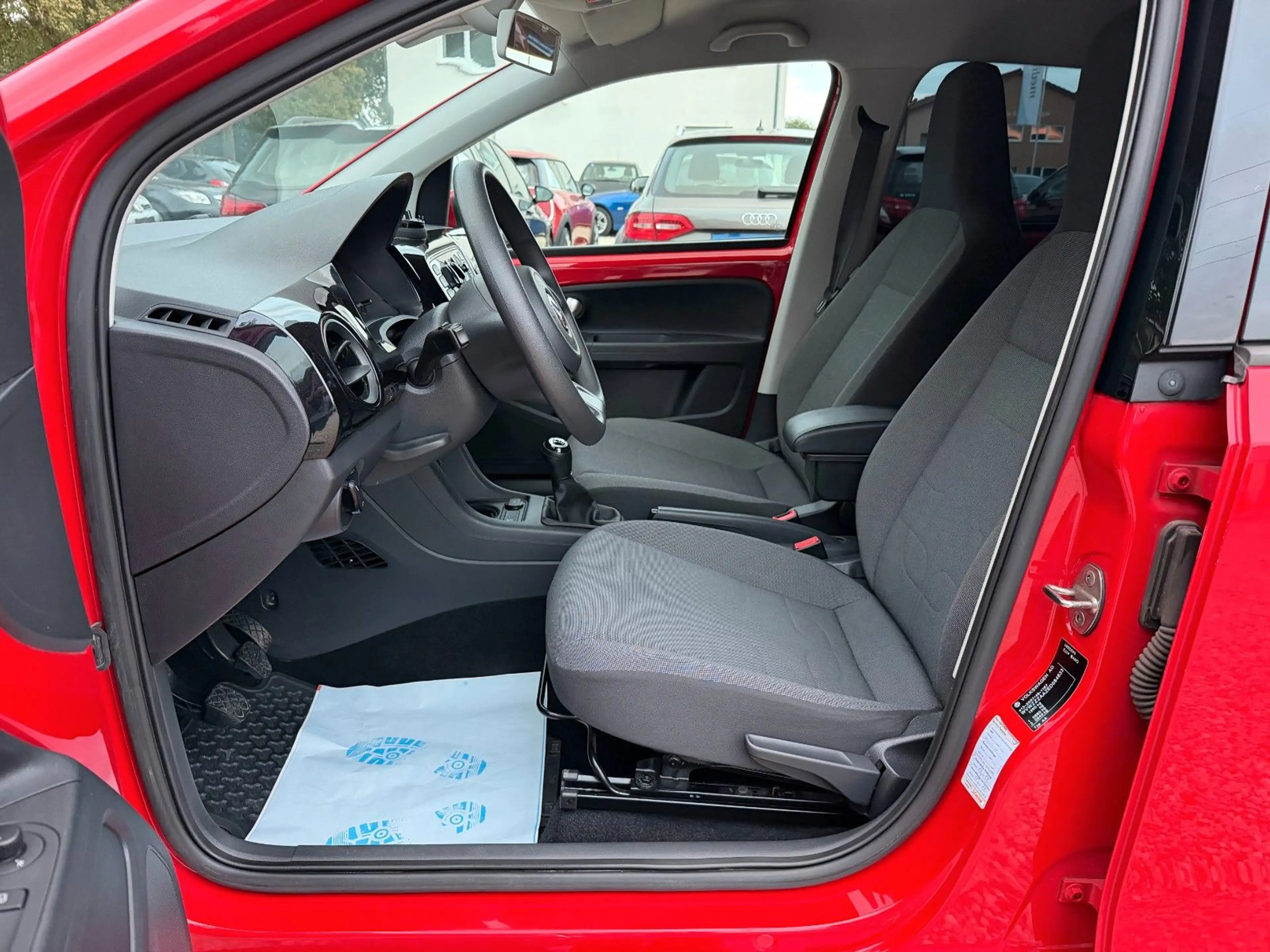 Volkswagen up! move Klimaanlage Sitzheizung Tempomat PDC — photo 22