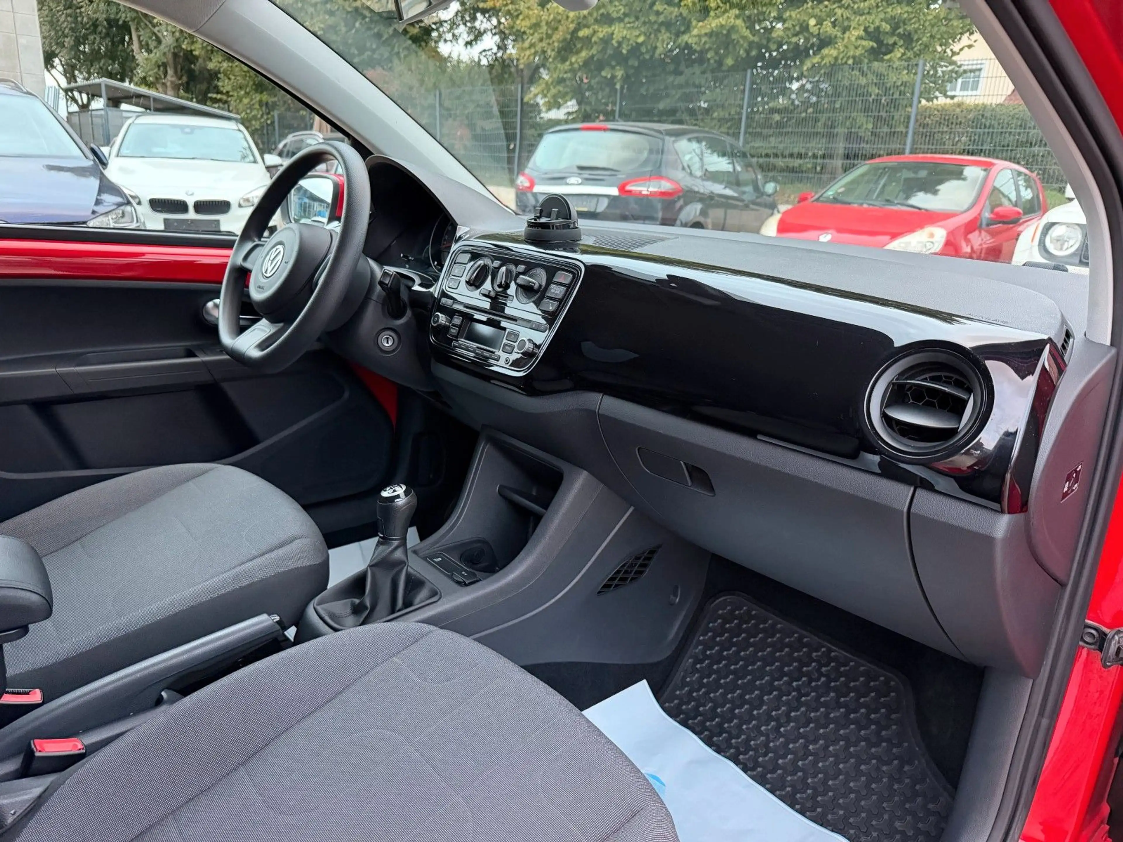 Volkswagen up! move Klimaanlage Sitzheizung Tempomat PDC — photo 25