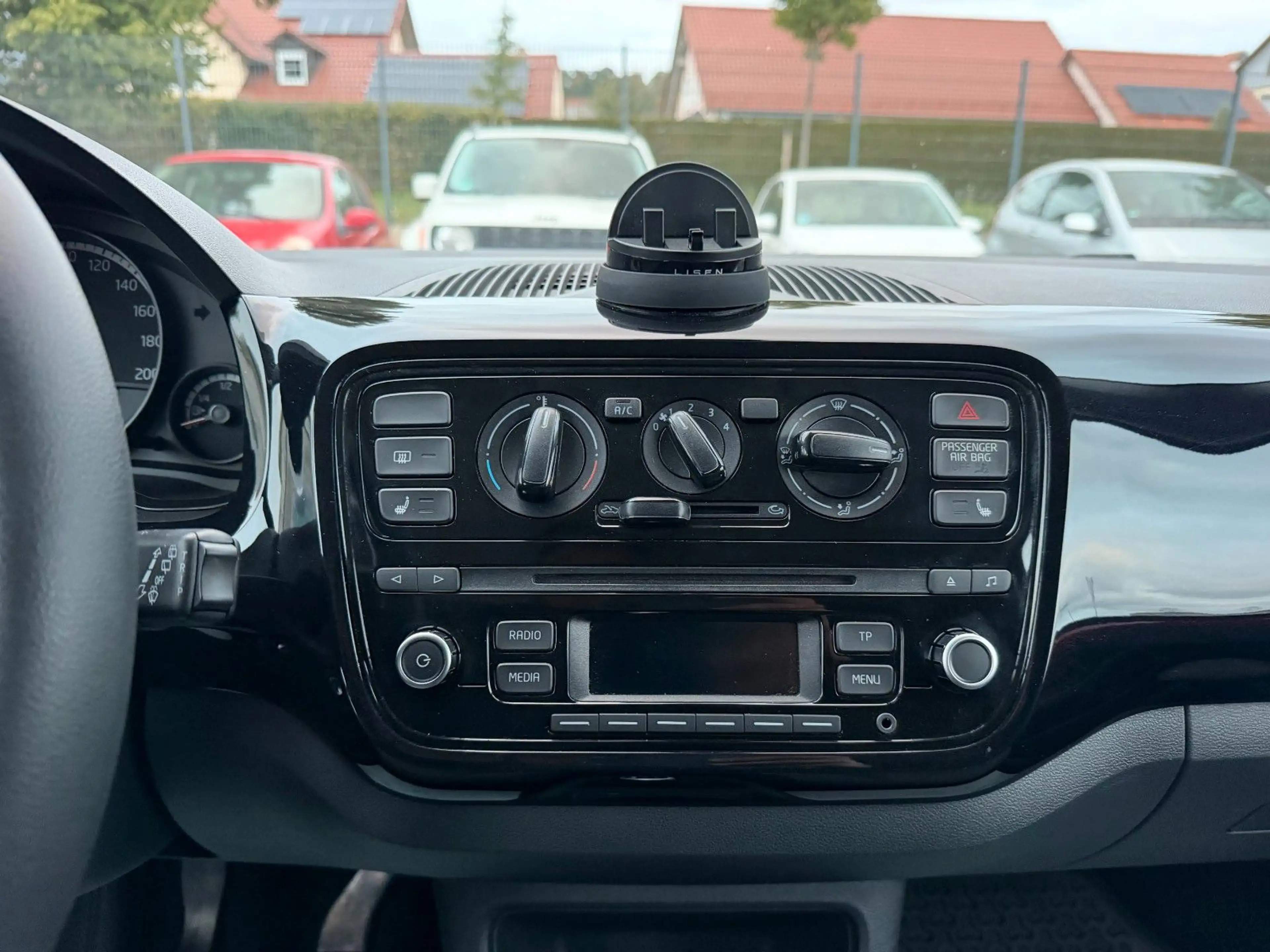 Volkswagen up! move Klimaanlage Sitzheizung Tempomat PDC — photo 20