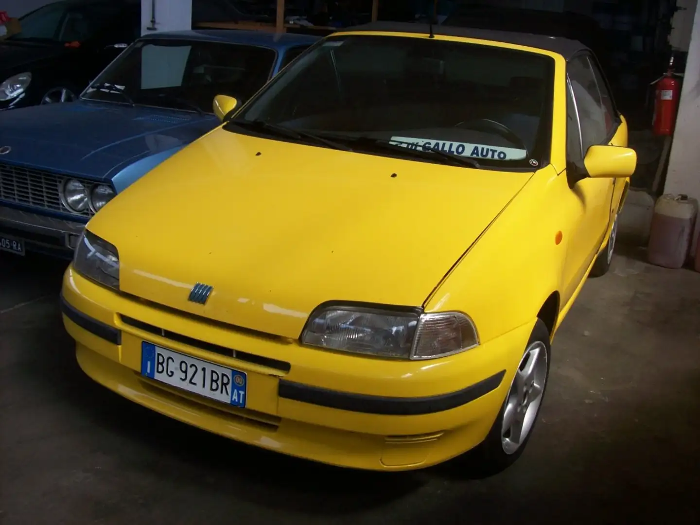 Fiat Punto Punto Cabrio 1.2 Geel - 2
