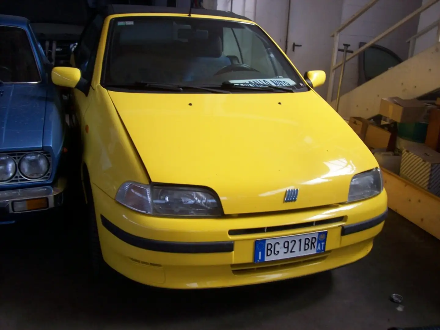 Fiat Punto Punto Cabrio 1.2 Geel - 1