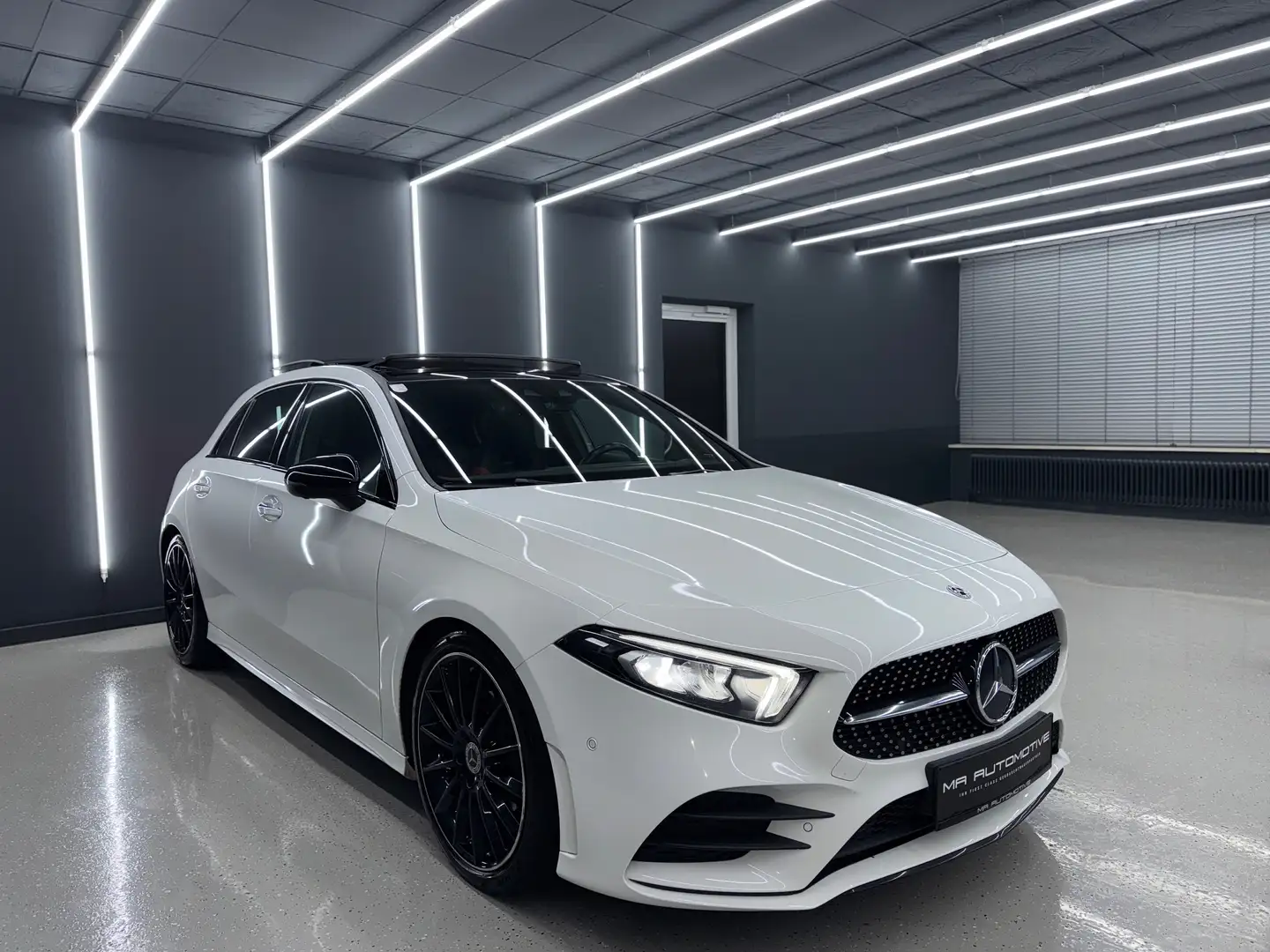 Mercedes-Benz A 200 AMG Line *PANO*BURM*ACC*HUD*360*MEMO*KEYLESS*VOLL* Weiß - 2