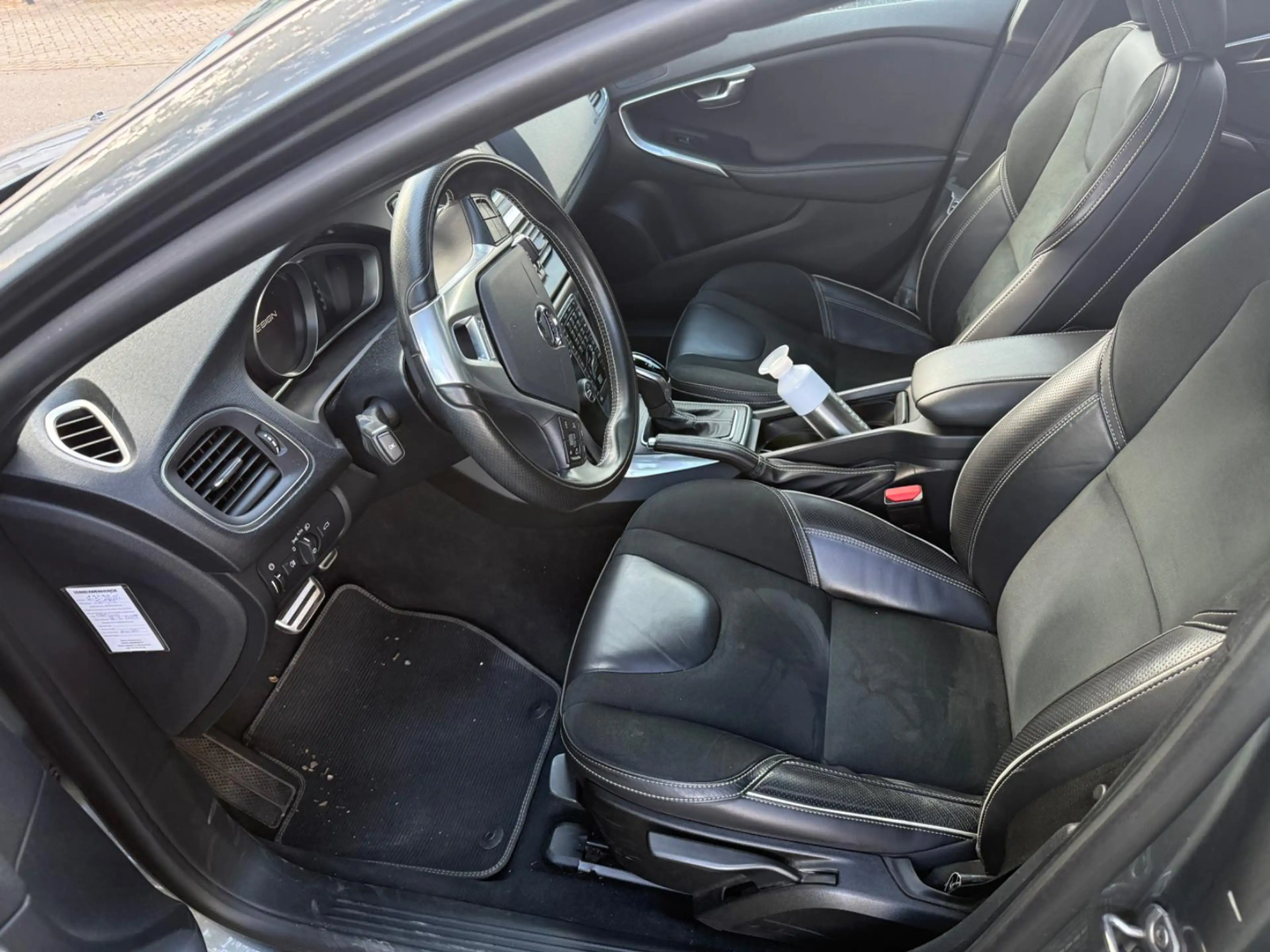 Volvo V40 1.5 T3 Polar+ Sport | R-Design | Trekhaak | Achter — photo 5