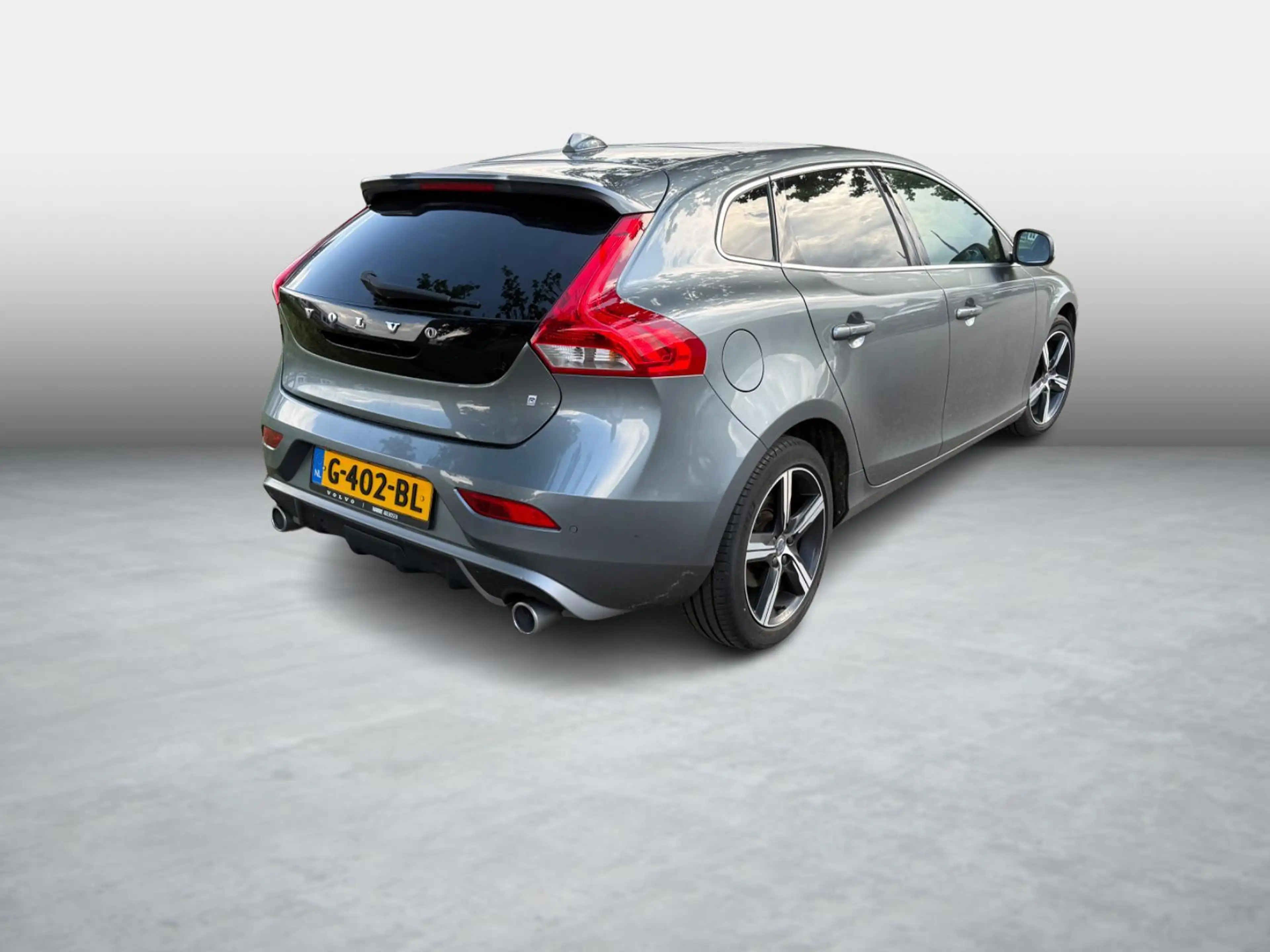Volvo V40 1.5 T3 Polar+ Sport | R-Design | Trekhaak | Achter — photo 2