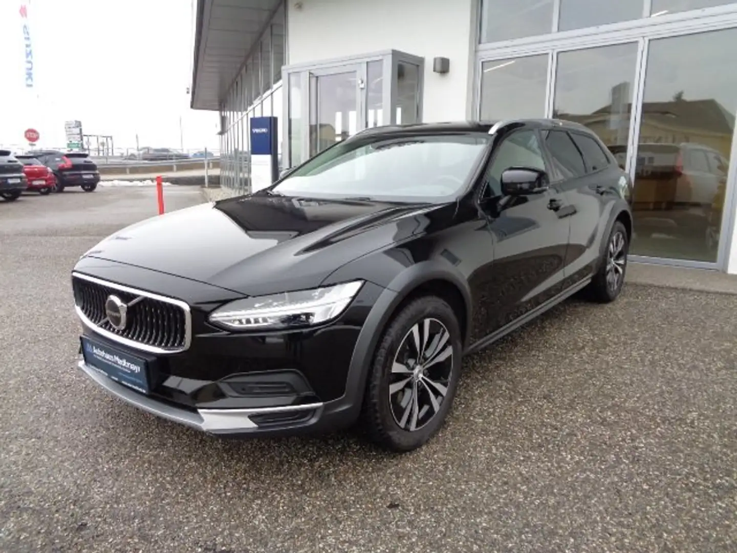 Volvo V90 CC B4 AWD-A Momentum Schwarz - 2