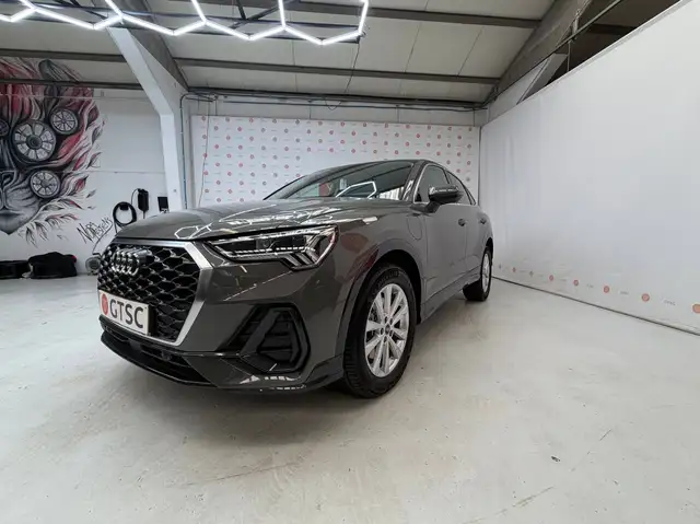 Audi Q3 view 6