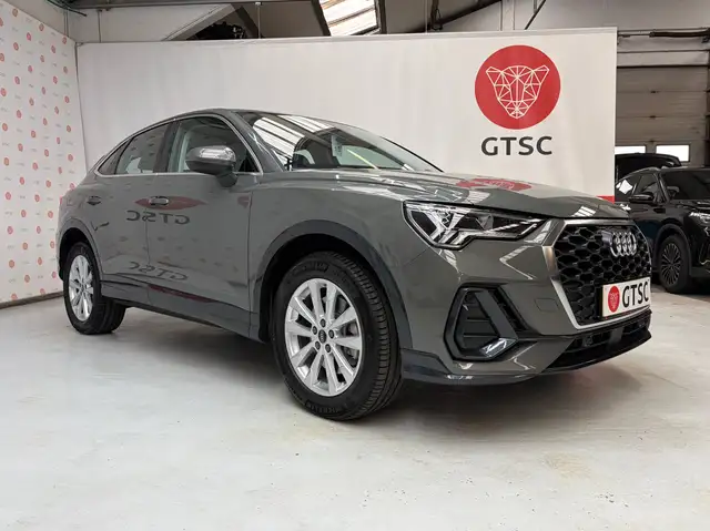 Audi Q3 view 9