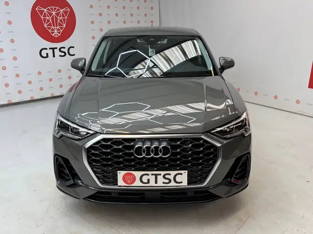 Audi Q3 view 4