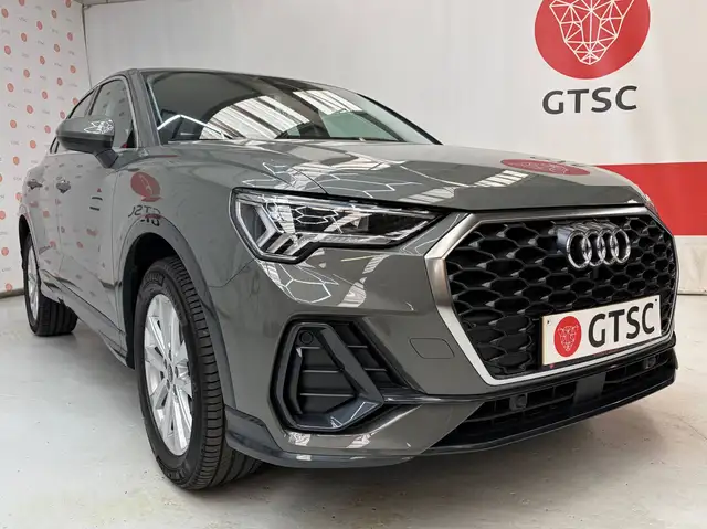 Audi Q3 view 7
