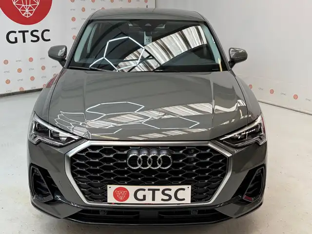 Audi Q3 view 12