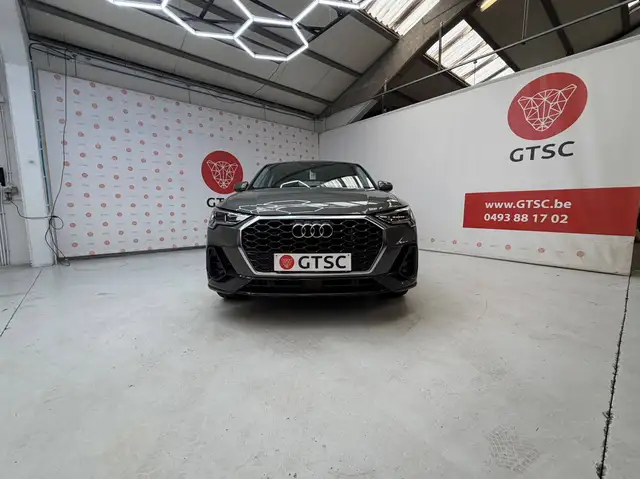 Audi Q3 view 11