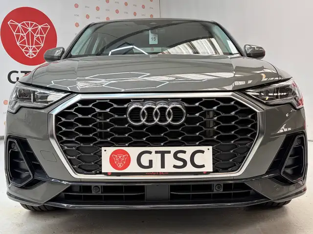 Audi Q3 view 13