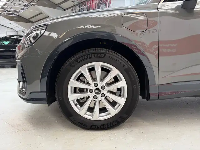 Audi Q3 view 15