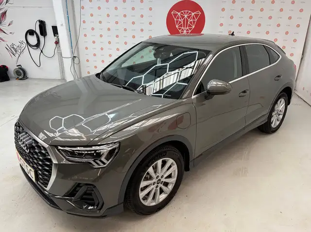 Audi Q3 view 10