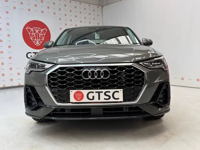 Audi Q3 view 5