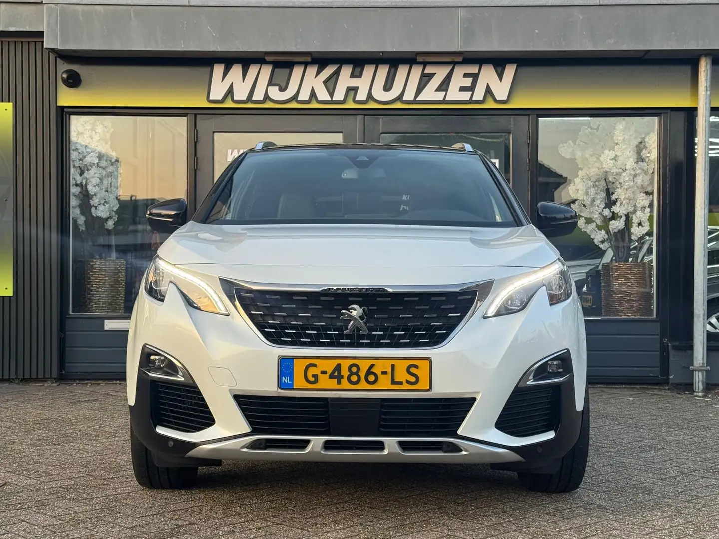 Peugeot 3008 1.2 PureTech GT Line met Led !!! Navigatie !!! Cru Weiß - 2