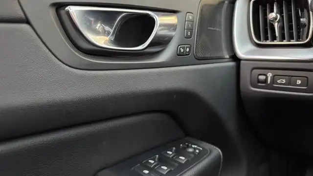 Volvo XC60 view 22