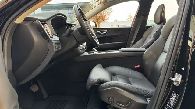 Volvo XC60 view 8