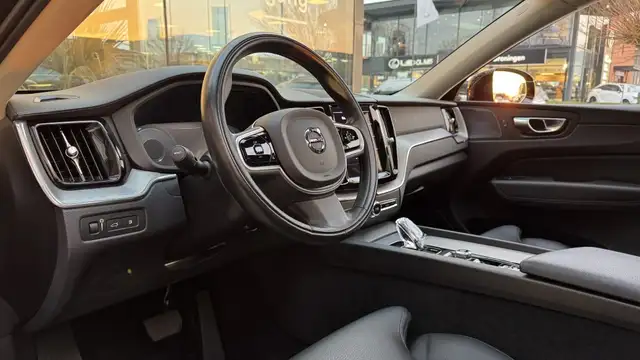 Volvo XC60 view 7