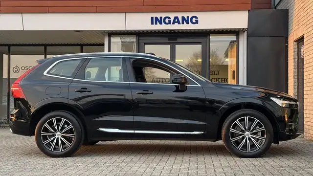 Volvo XC60 view 3