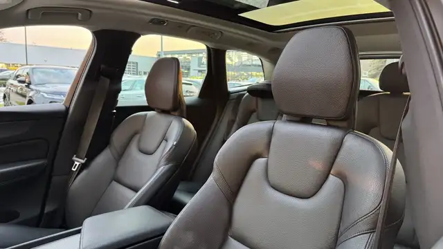 Volvo XC60 view 12