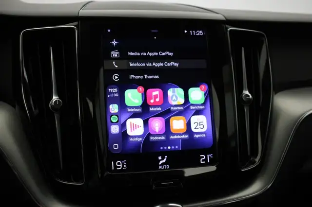 Volvo XC60 view 5