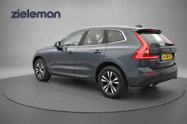 Volvo XC60 view 3