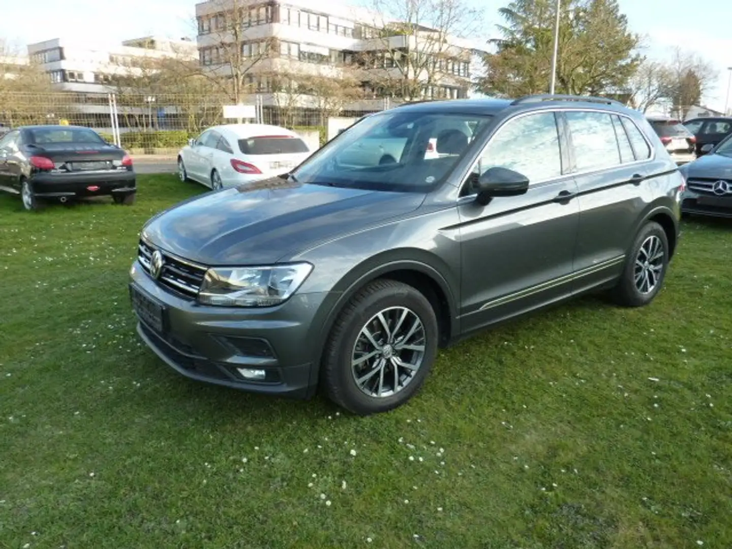 Volkswagen Tiguan Comfortline 2,0 TDI 110 kW/150 DSG Original AHK! Grau - 1