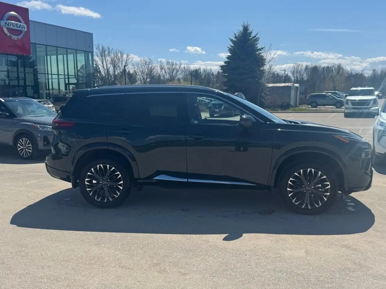 Nissan Rogue снимка Nissan Rogue
