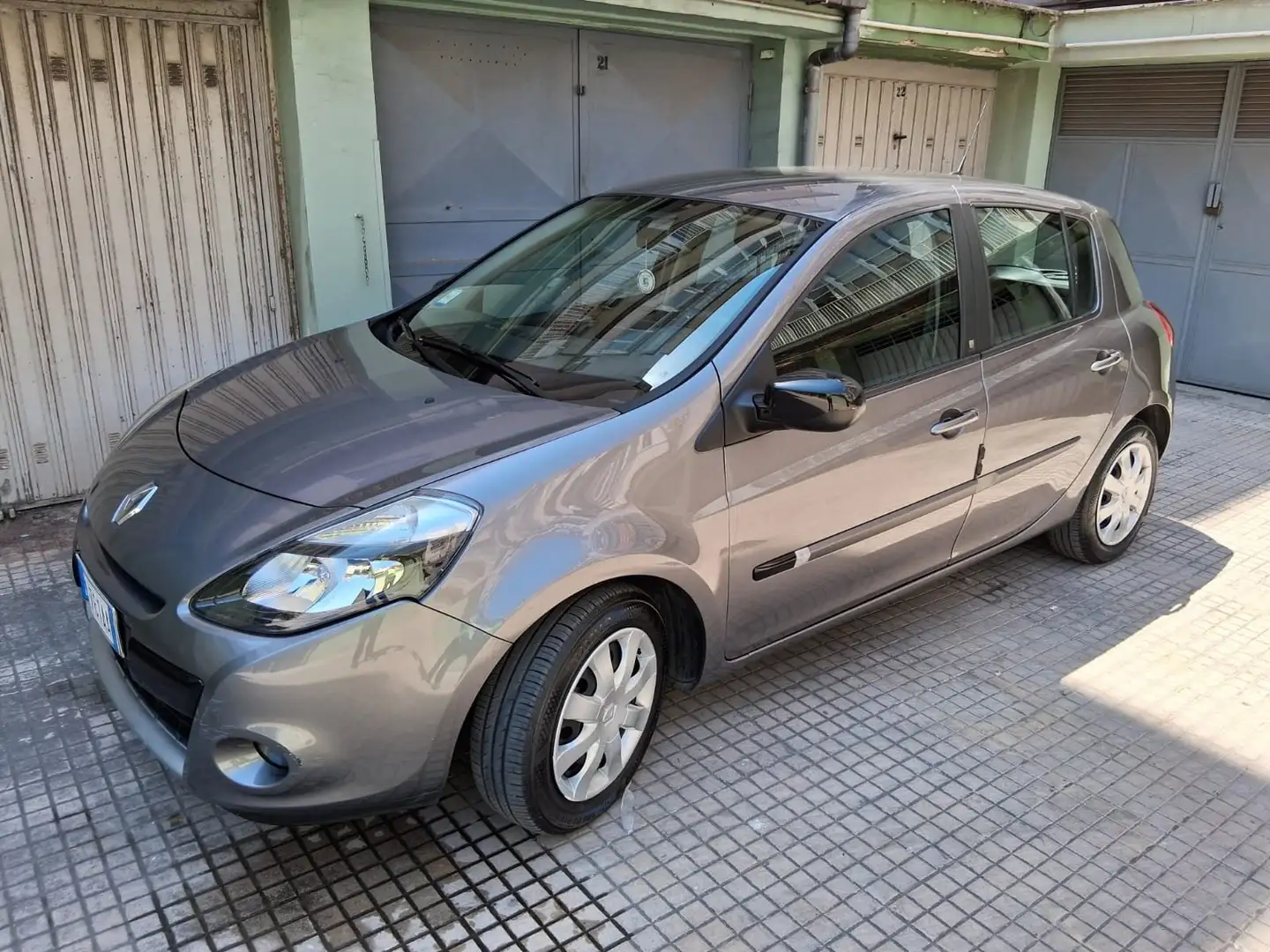 Renault Clio Clio III 2009 5p 1.2 16v Confort - 1