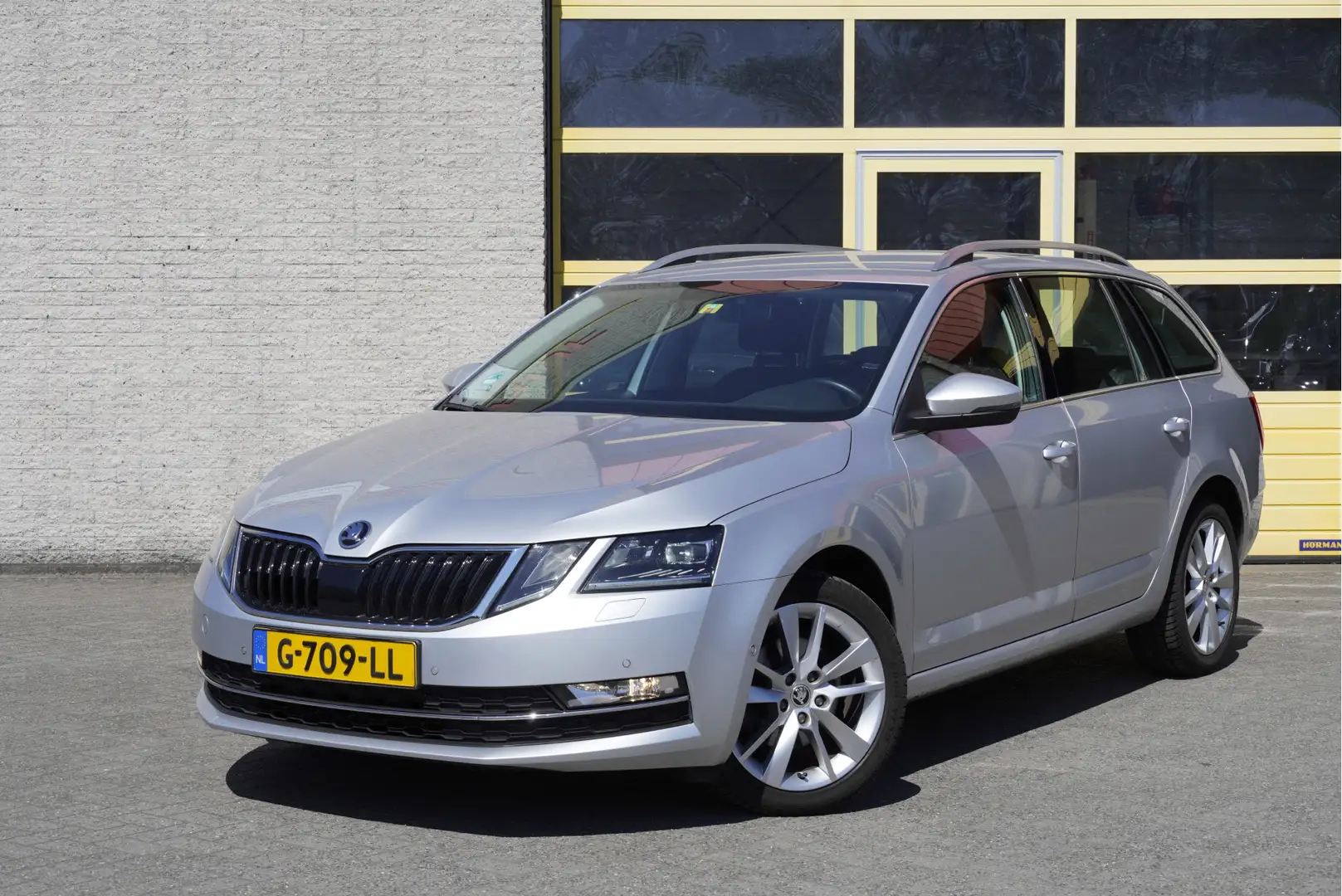 Skoda Octavia Combi 1.0 TSI Style Business BJ2019 Lmv 17" | Led Grijs - 1