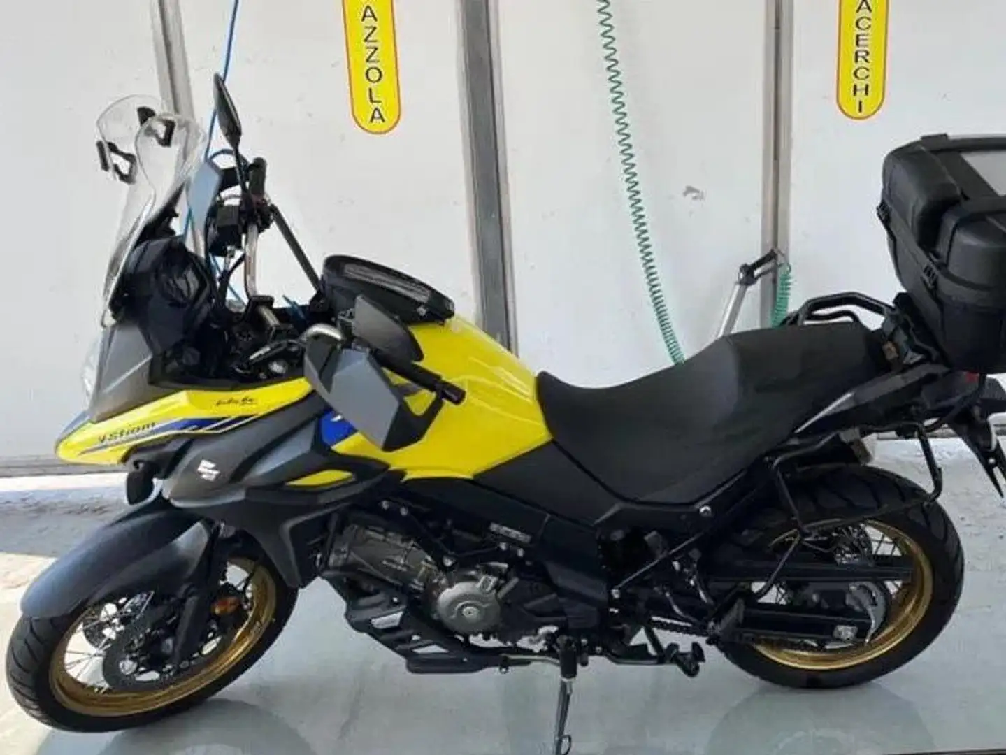 Suzuki V-Strom 650 XT Jaune - 2