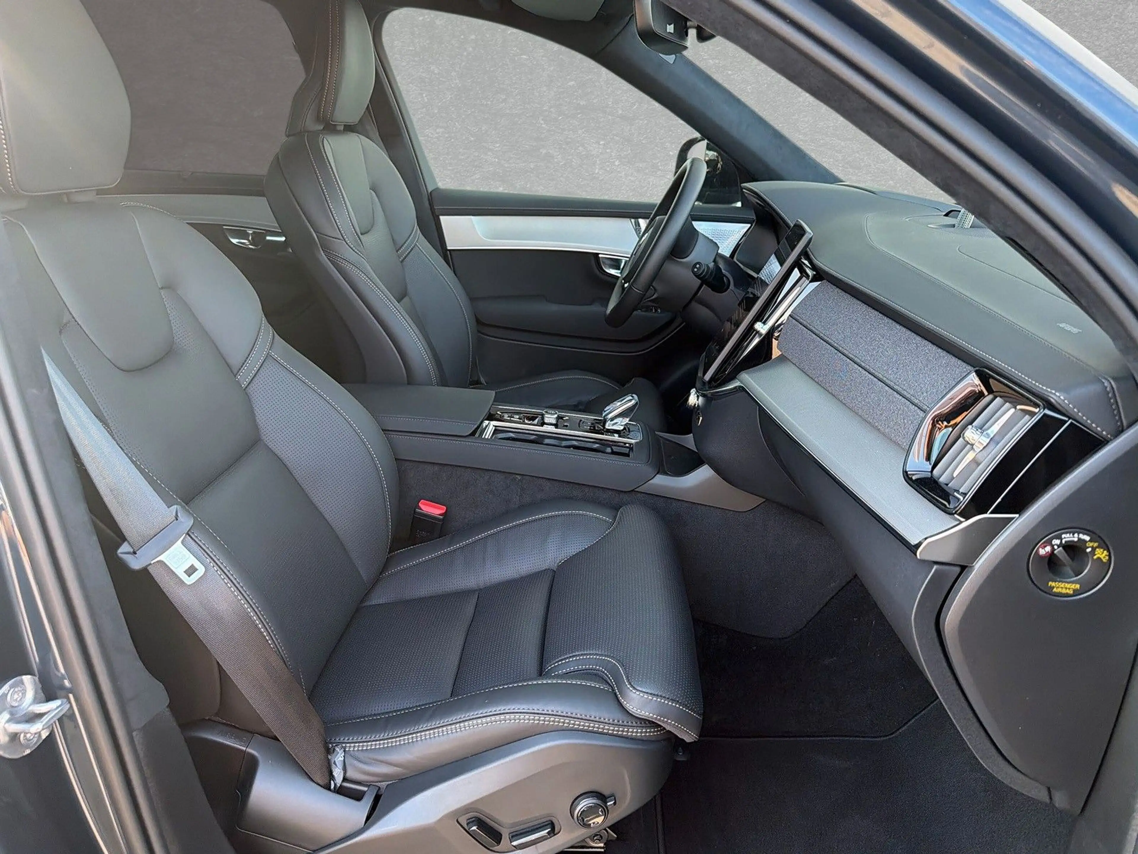 Volvo XC90 T8 AWD Black Edition Ultra 7-Sitzer AHK ACC — photo 4