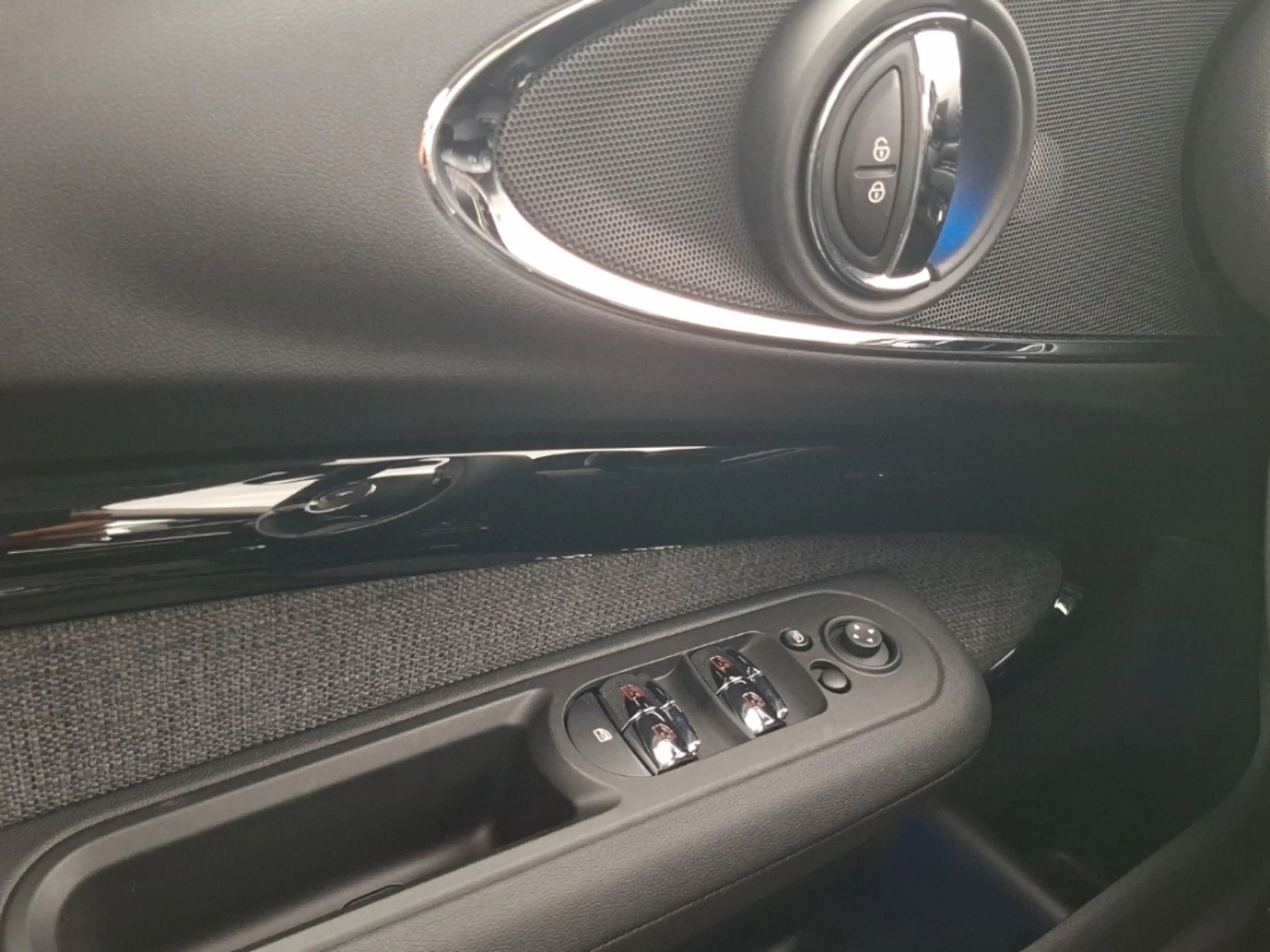 MINI Cooper Clubman 1.5 Classic Trim 136PS 7-AT LED Panorama Winterrei — photo 12