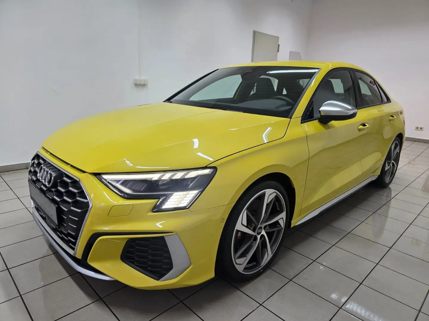 Audi S3 Lim. 2.0 TFSI qu. Matrix S Sitz Memory Kamera 19" Beige - 1